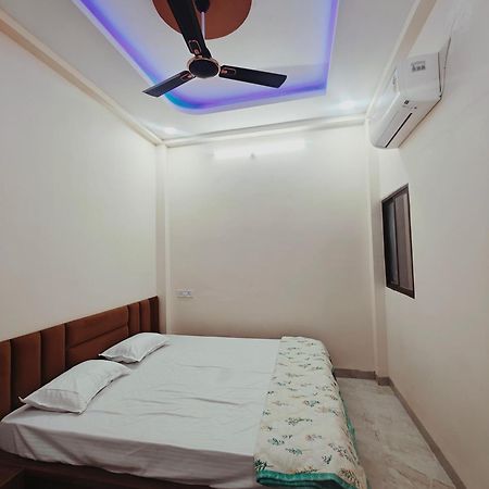 Nandi Homes Homestay Uddzsaín Kültér fotó