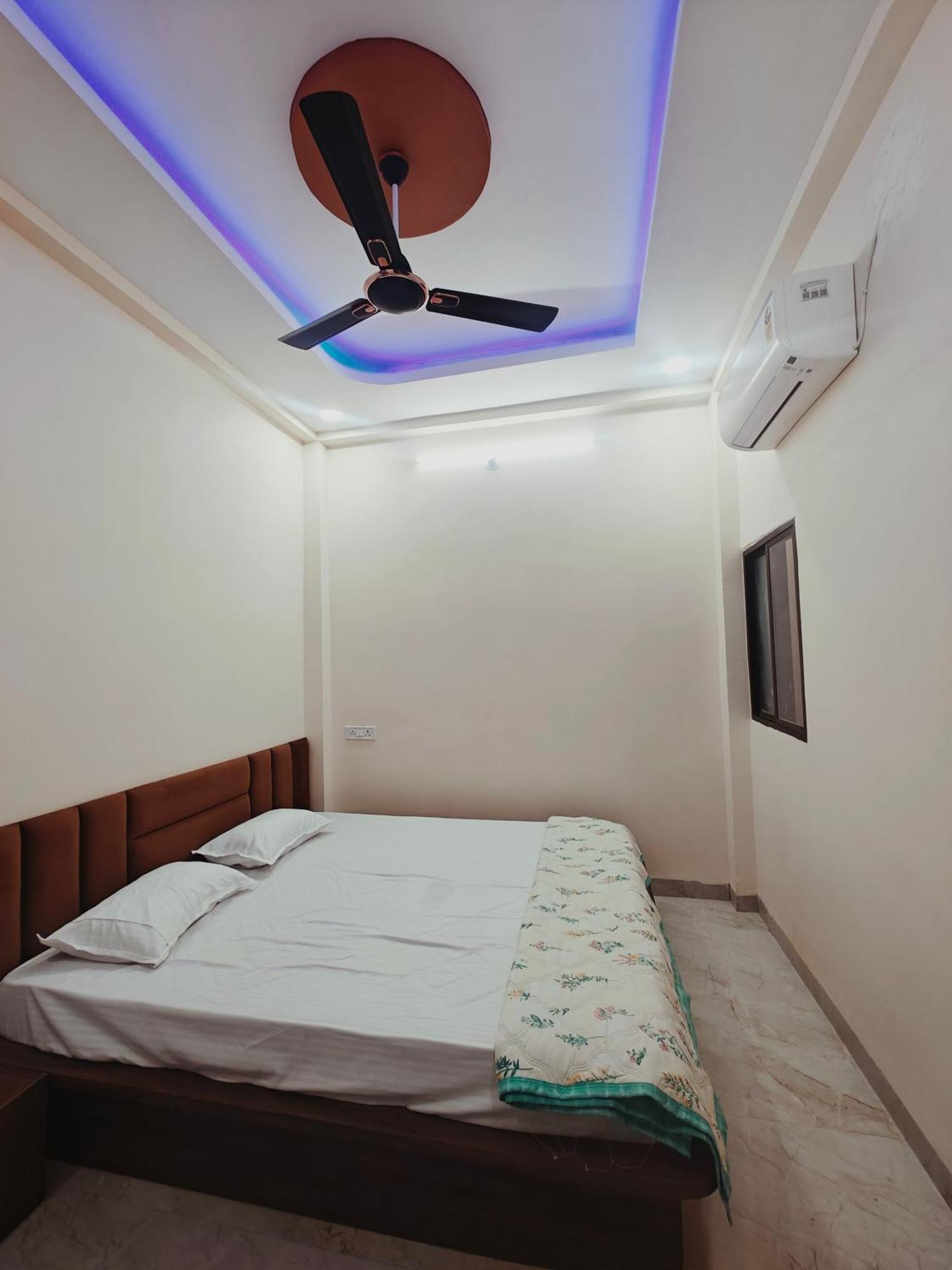 Nandi Homes Homestay Uddzsaín Kültér fotó